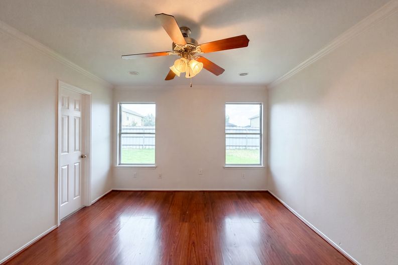 Photo 4 of 16 of 413 E Vega Ln, Killeen, TX
