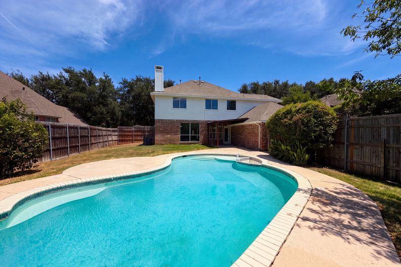 Photo 5 of 22 of 3106 Westshore Dr, Rowlett, TX