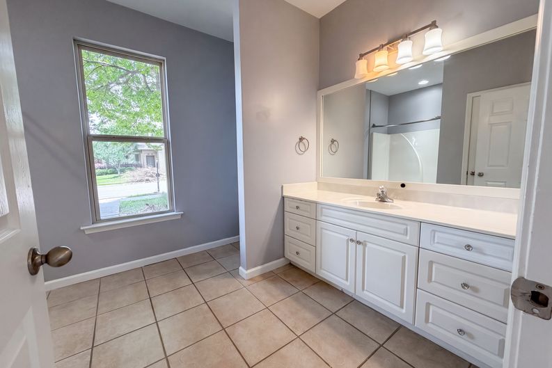Photo 14 of 19 of 1124 Washington Dr, Moody, AL