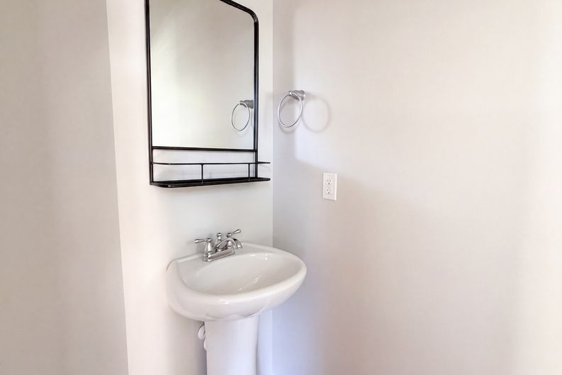 Photo 18 of 24 of 815 Parnell Ct, Columbia, SC