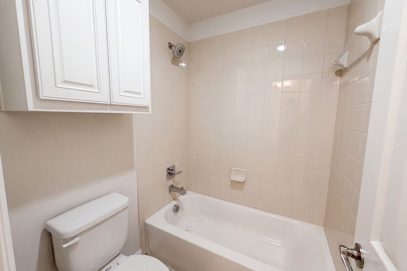 Photo 11 of 38 of 908 Heath Creek Dr, Desoto, TX