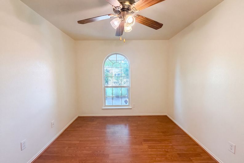Photo 8 of 17 of 3707 Gowen Ct, Killeen, TX