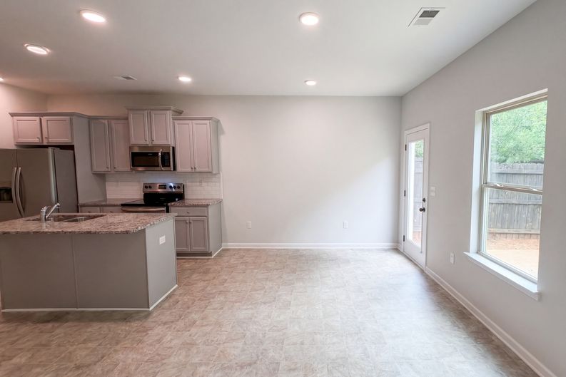 Photo 8 of 26 of 5053 Pioneer Pkwy, McDonough, GA