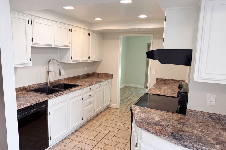Photo 11 of 30 of 10781 Portobelo Dr, San Diego, CA