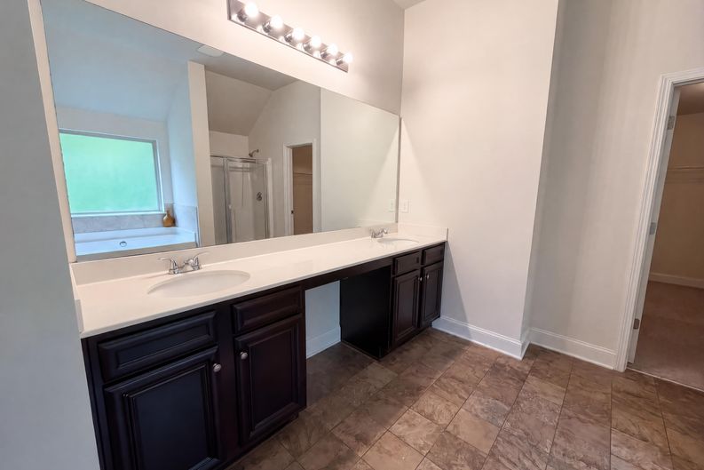 Photo 14 of 19 of 2627 Glenbrook Ln, Conyers, GA