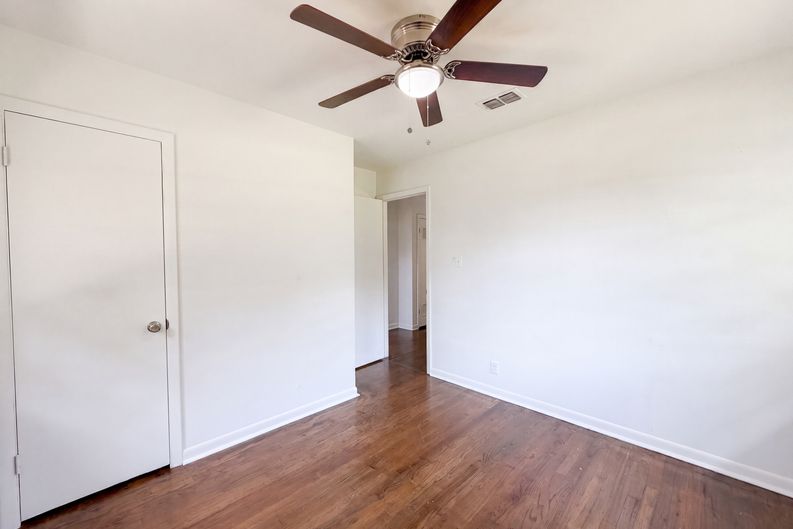 Photo 13 of 16 of 1213 S Ridgeway Dr, Cleburne, TX
