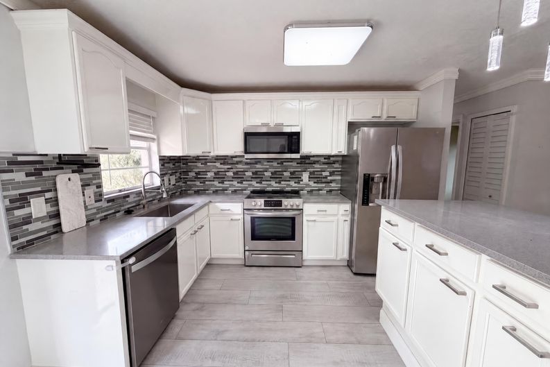 Photo 6 of 17 of 976 Liskeard Ave, Orange City, FL