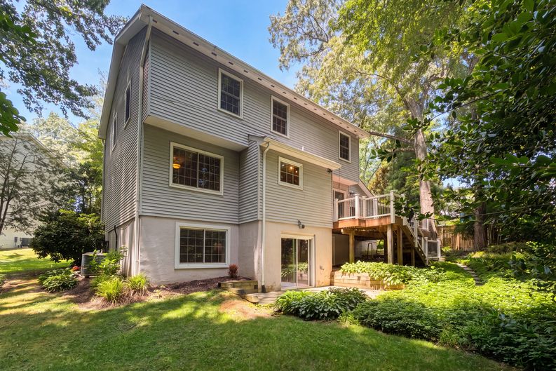Photo 5 of 66 of 4819 Powell Rd, Fairfax, VA