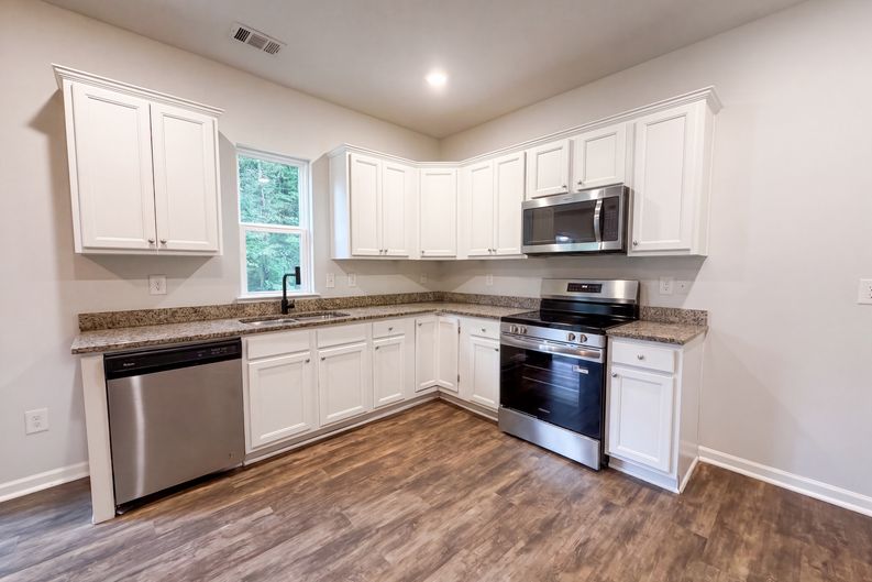 Photo 6 of 27 of 8618 Blair Ct, Douglasville, GA