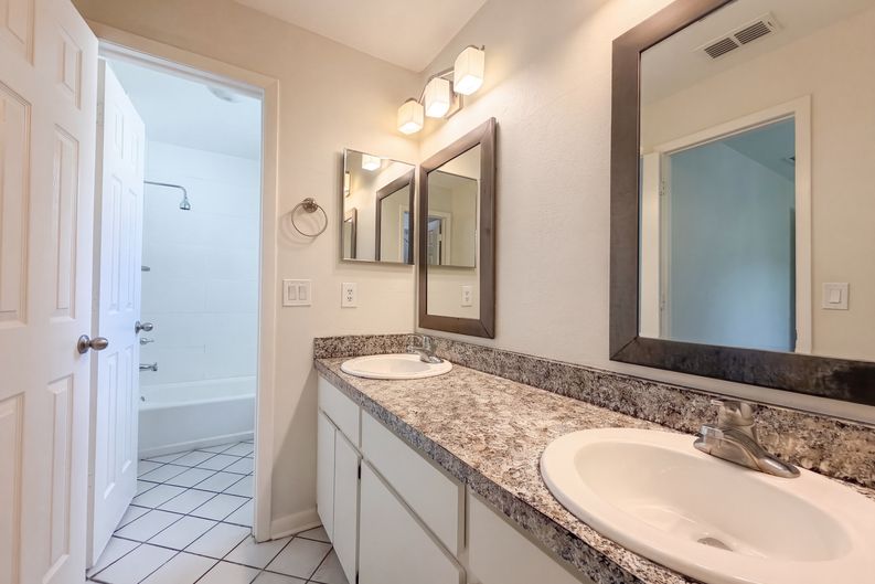 Photo 18 of 21 of 1711 Avant St, Valrico, FL