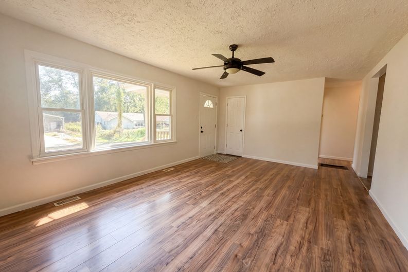 Photo 8 of 16 of 4659 Spring Glen Dr, House Springs, MO