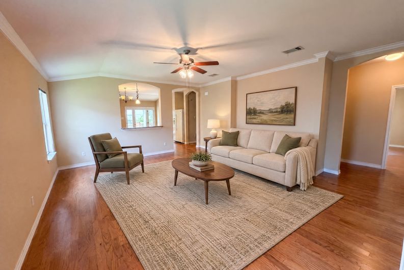 Photo 3 of 16 of 507 Decker Dr, Hutto, TX