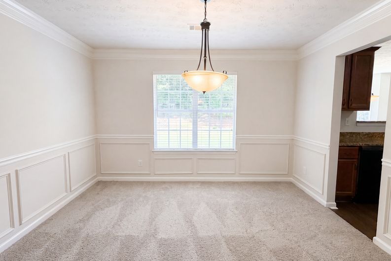 Photo 10 of 33 of 1672 Bennett Dr, McDonough, GA