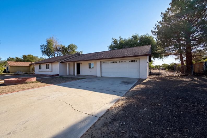 Photo 18 of 21 of 40733 176th St E, Lancaster, CA