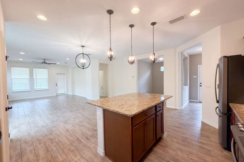 Photo 8 of 25 of 394 Alcove Dr, Groveland, FL