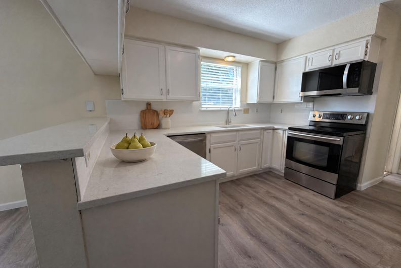 Photo 3 of 32 of 4519 Spinks Creek Ln, Spring, TX