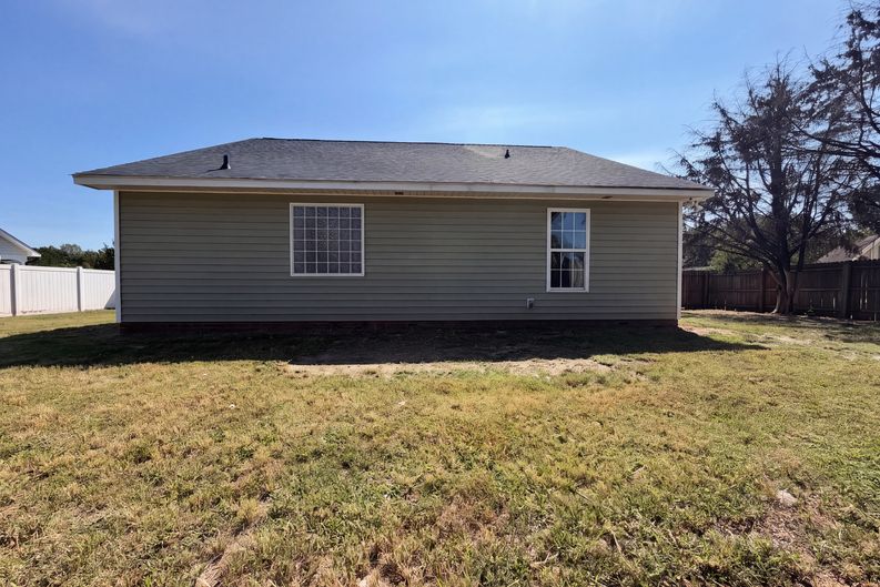Photo 5 of 18 of 11 Oxford Dr, Angier, NC