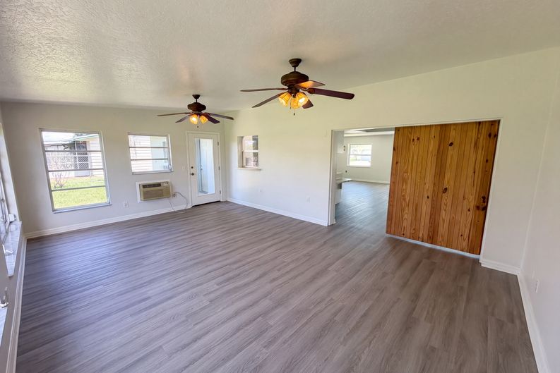Photo 21 of 28 of 1148 Wentworth Cir, Rockledge, FL