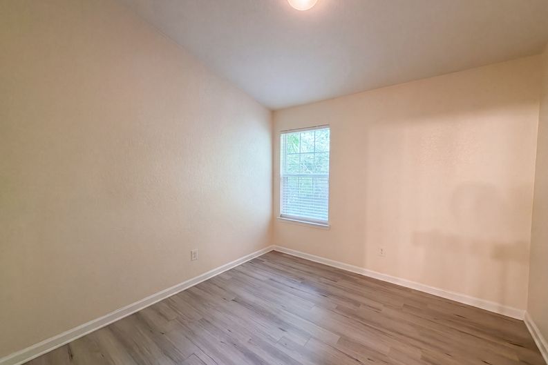 Photo 10 of 18 of 5080 Windsor Forrest Ln, Atlanta, GA