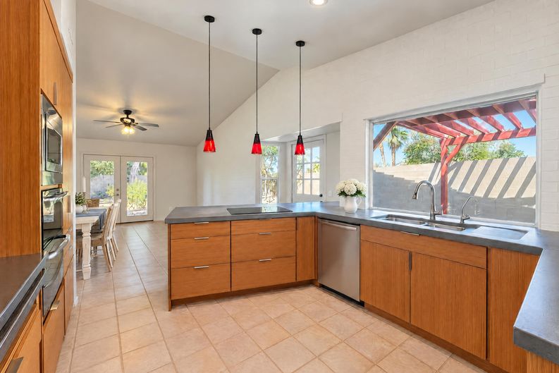 Photo 11 of 25 of 7746 W Wahalla Ln, Glendale, AZ