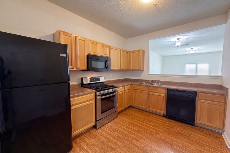Photo 8 of 21 of 1689 Broad River Rd, Atlanta, GA