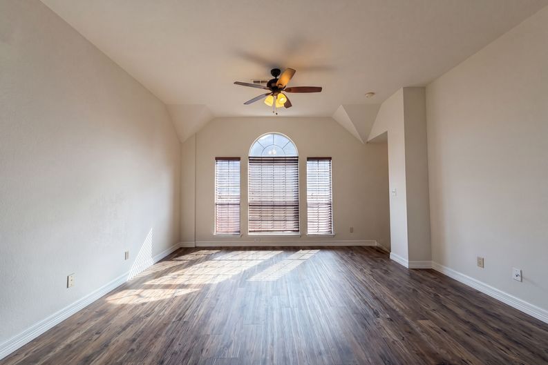 Photo 11 of 33 of 1429 Greenbriar Dr, Allen, TX