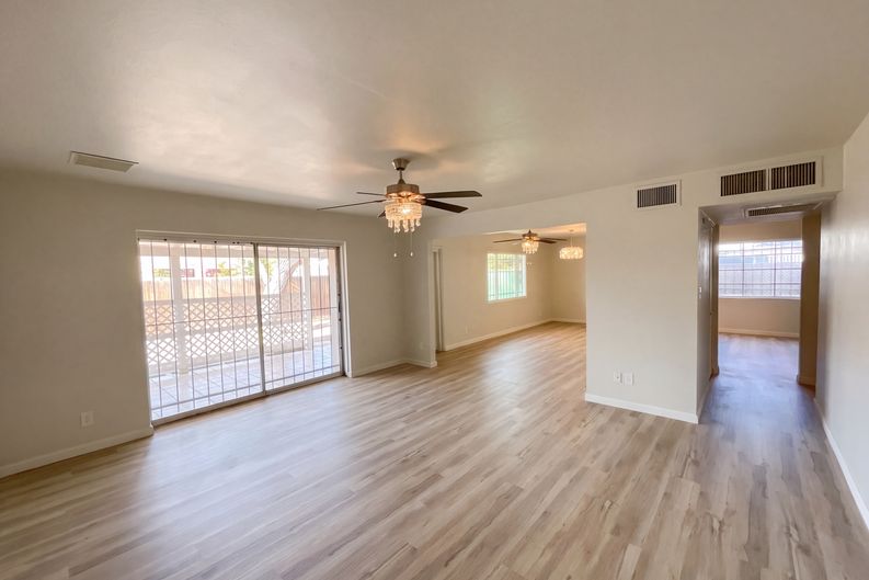 Photo 8 of 21 of 3544 W Sierra Vista Dr, Phoenix, AZ
