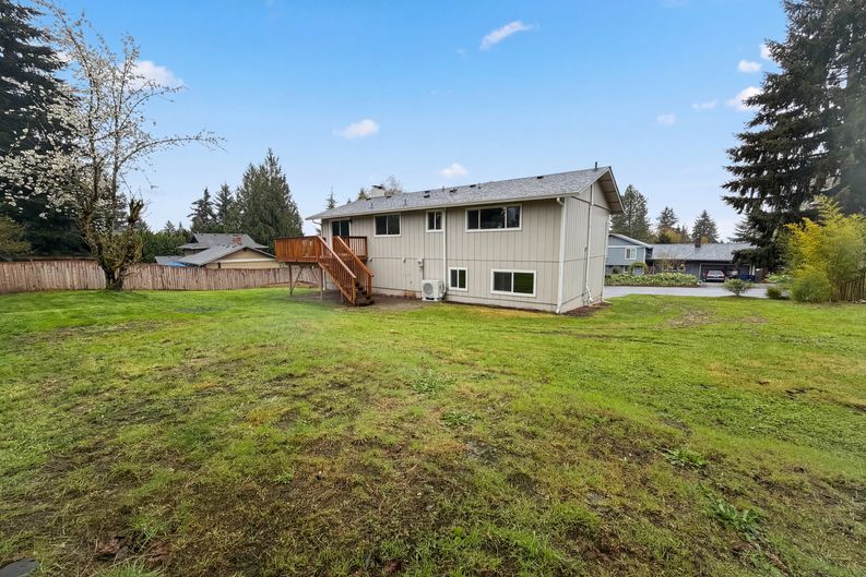 Photo 5 of 24 of 2409 SE Higgins Dr, Vancouver, WA