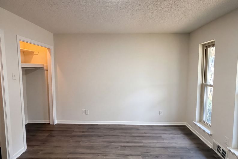 Photo 11 of 17 of 1410 Lexington Dr, Garland, TX