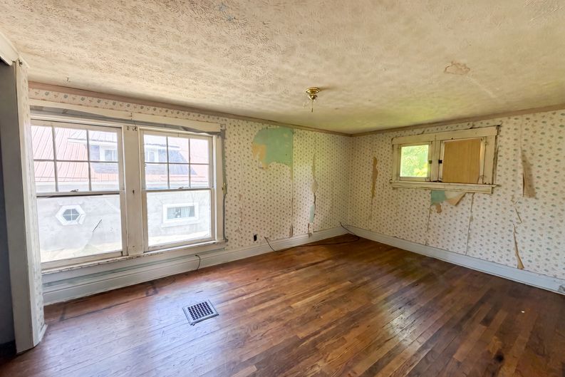 Photo 15 of 27 of 2670 Fern Ave, Columbus, OH