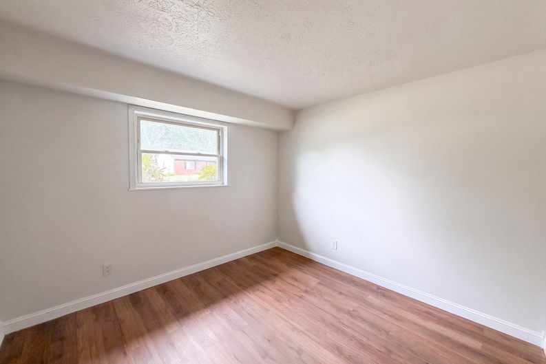 Photo 12 of 20 of 7533 Ardwell Dr, Indianapolis, IN