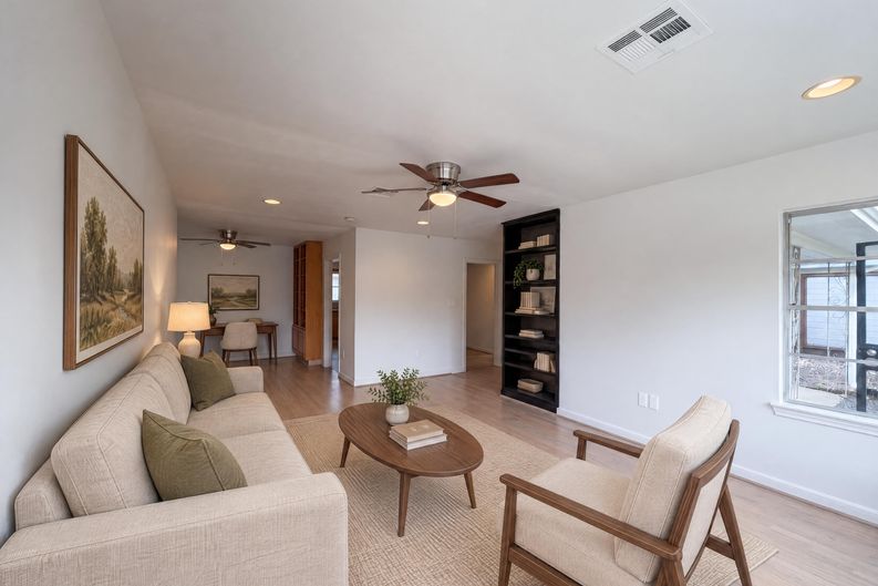 Photo 12 of 29 of 3026 Deal St, Houston, TX