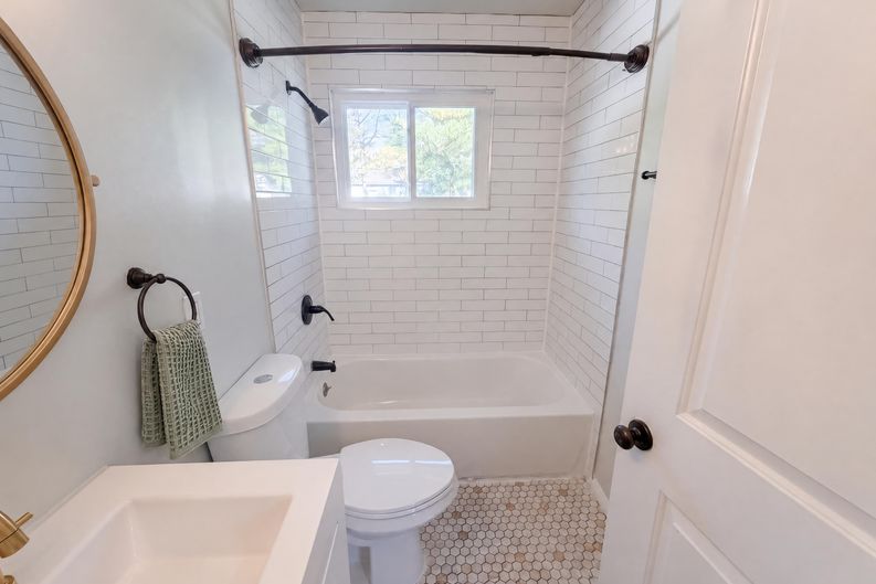 Photo 10 of 16 of 2590 Swansea Rd, Columbus, OH