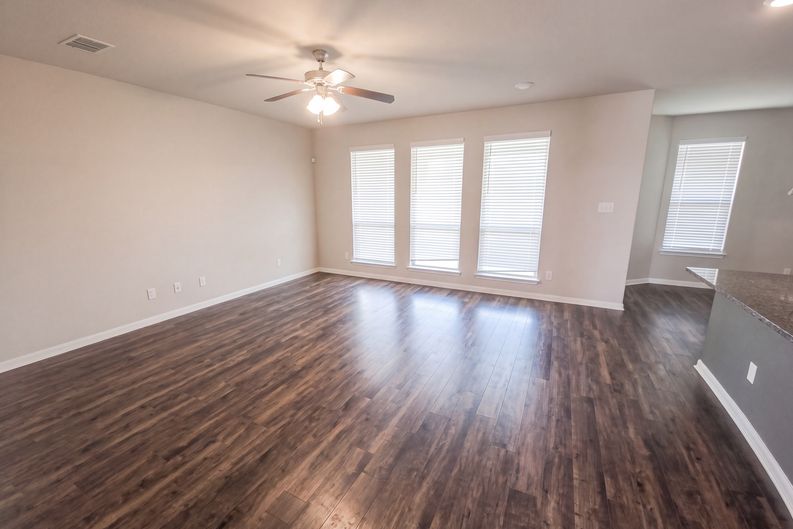 Photo 8 of 39 of 3001 Gilchrist Dr, Lorena, TX