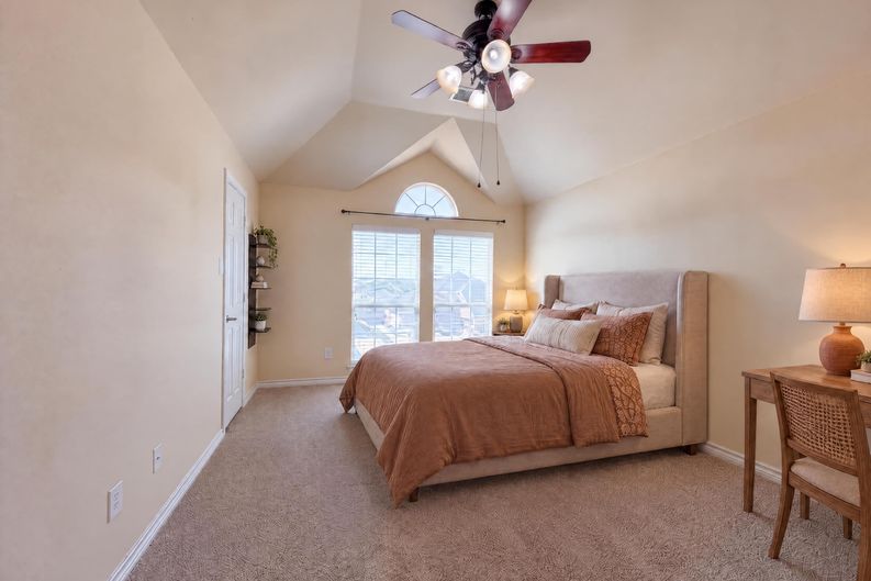 Photo 16 of 29 of 409 Lone Oak Ct, Kennedale, TX