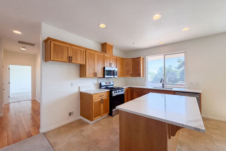 Photo 10 of 23 of 19015 SW Jessica Way, Beaverton, OR