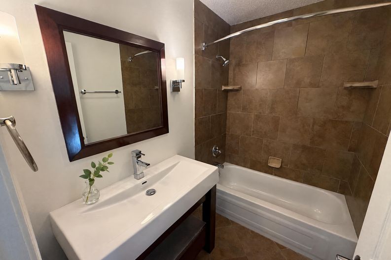 Photo 16 of 22 of 348 Haldale Dr, Carmel, IN