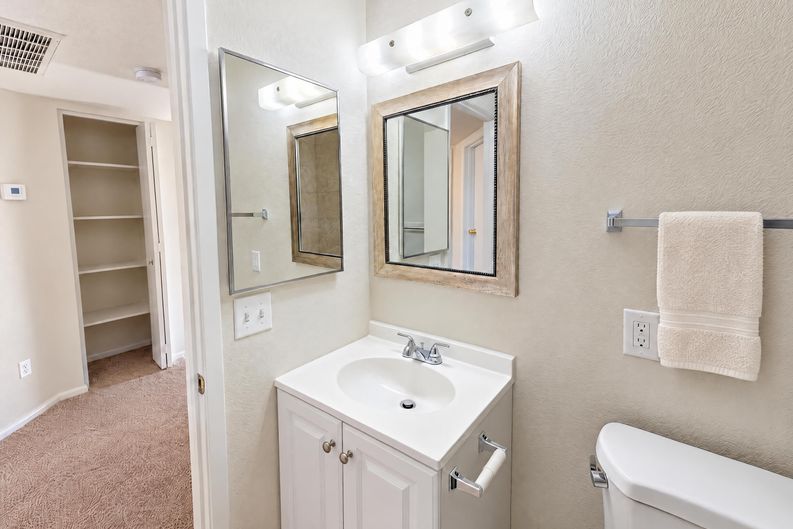 Photo 18 of 28 of 431 E Pecan Rd, Phoenix, AZ