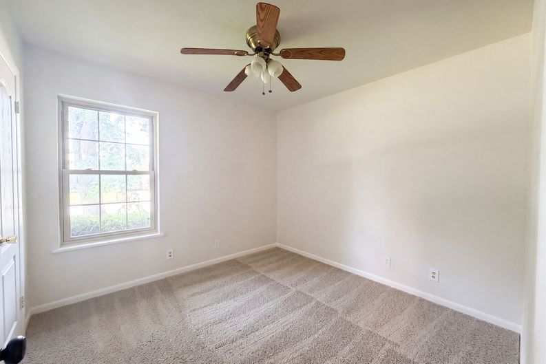 Photo 4 of 21 of 2549 Steven Dr, Denison, TX