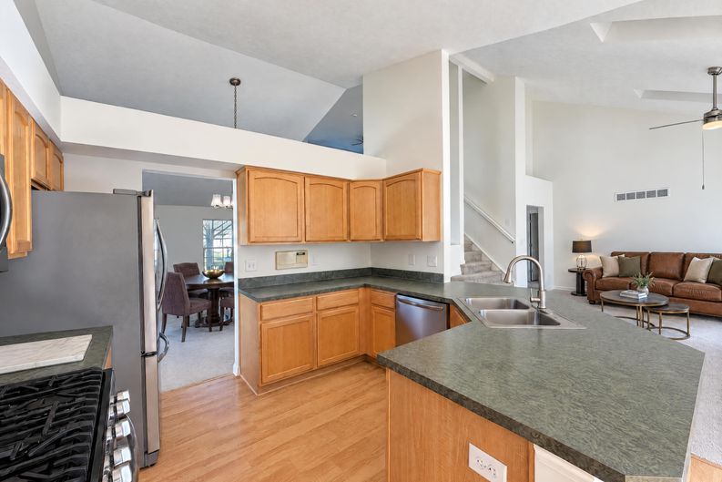 Photo 3 of 28 of 9113 Tenor Way, Indianapolis, IN