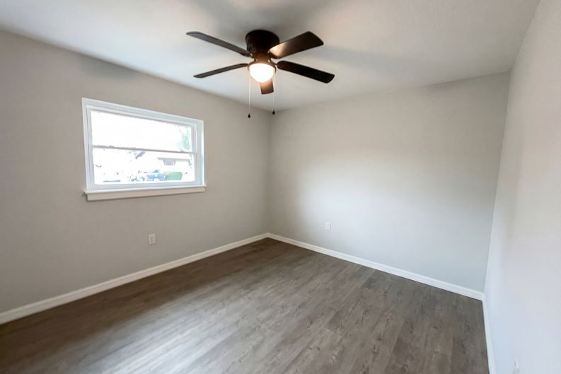 Photo 18 of 21 of 806 Wedgewood Dr, Mount Dora, FL