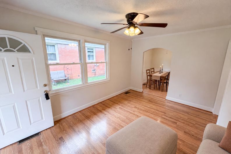 Photo 8 of 23 of 1521 Herrin Ave, Charlotte, NC