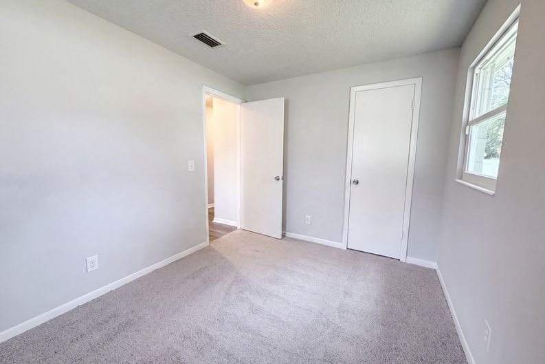 Photo 13 of 21 of 411 Capricorn Ln, Orange Park, FL