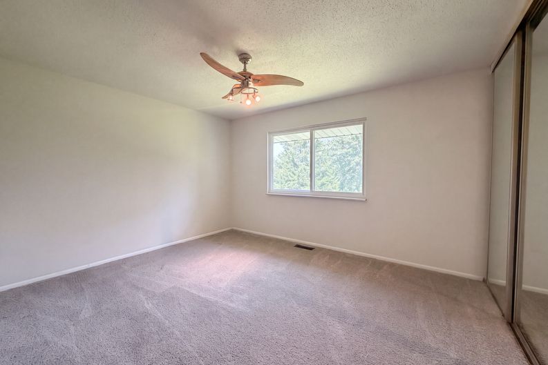 Photo 4 of 20 of 5277 Suntrail Dr, Black Jack, MO
