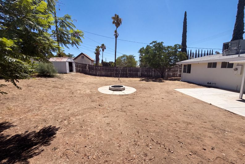 Photo 20 of 21 of 415 E Indian School Ln, Banning, CA
