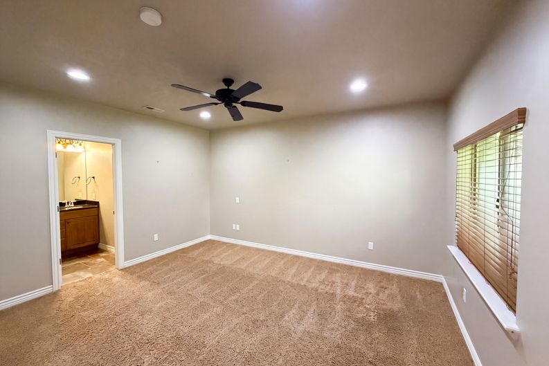 Photo 4 of 31 of 14496 S Fox Creek Dr, Herriman, UT