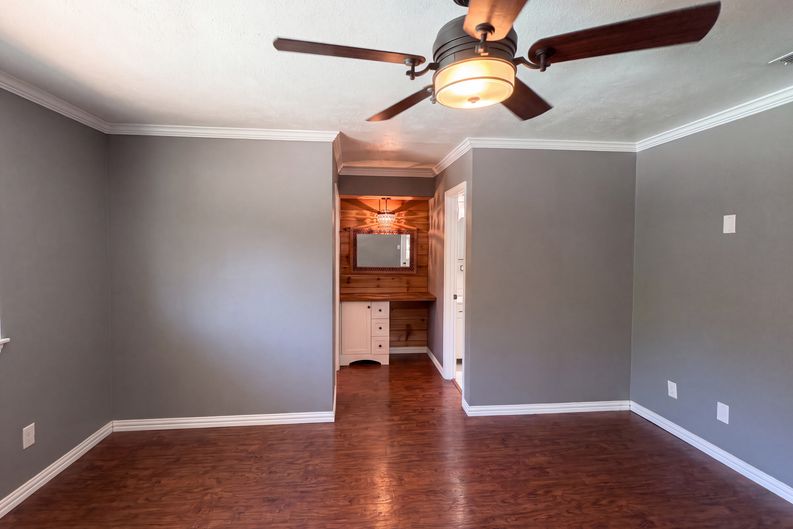 Photo 4 of 16 of 1115 N Waterview Dr, Richardson, TX