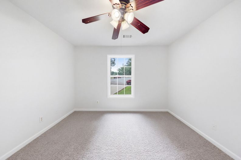 Photo 17 of 38 of 208 Foxdale Ct, Lagrange, GA