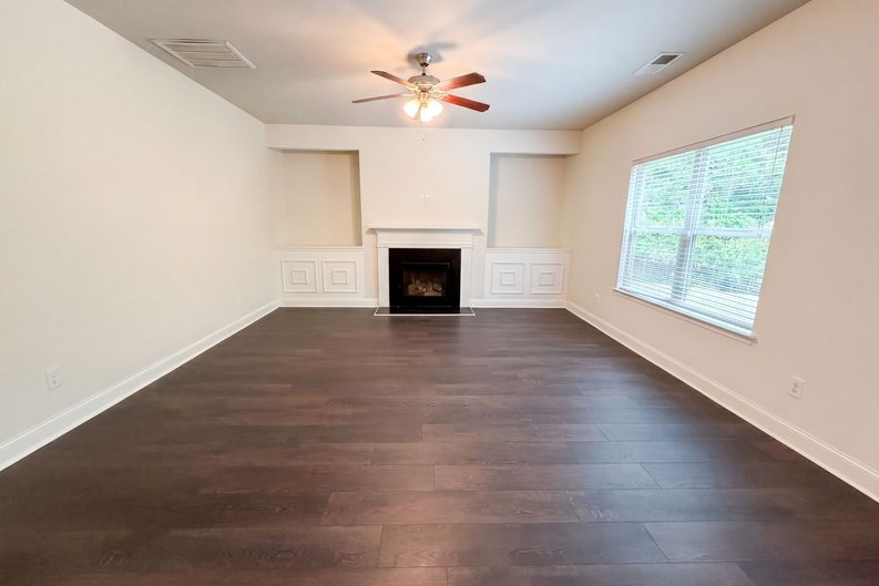 Photo 3 of 19 of 2627 Glenbrook Ln, Conyers, GA