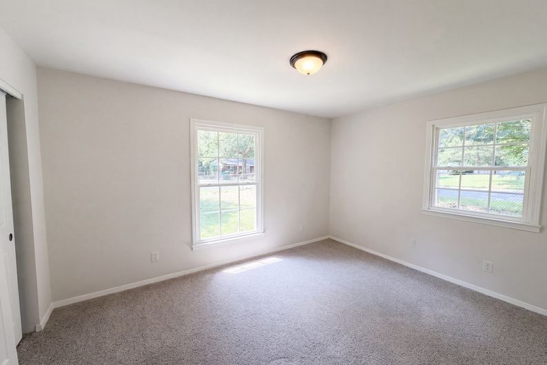 Photo 13 of 21 of 728 Milan Rd E, Charlotte, NC
